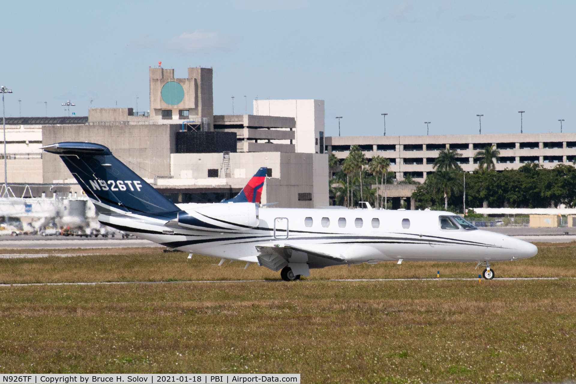 N926TF, 2010 Cessna 525C CitationJet CJ4 C/N 525C-0018, taxiing for takeoff