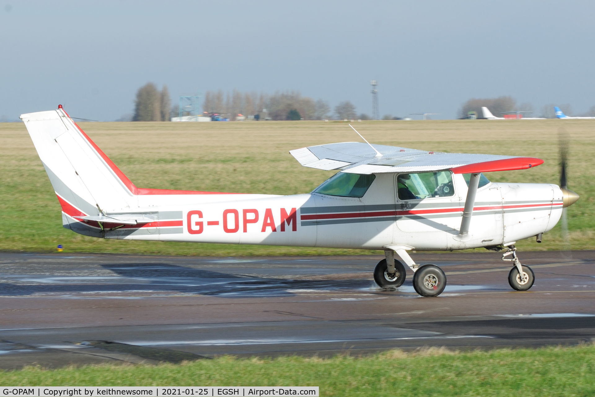 G-OPAM, 1978 Reims F152 C/N 1536, Leaving Norwich for Stapleford Tawney.