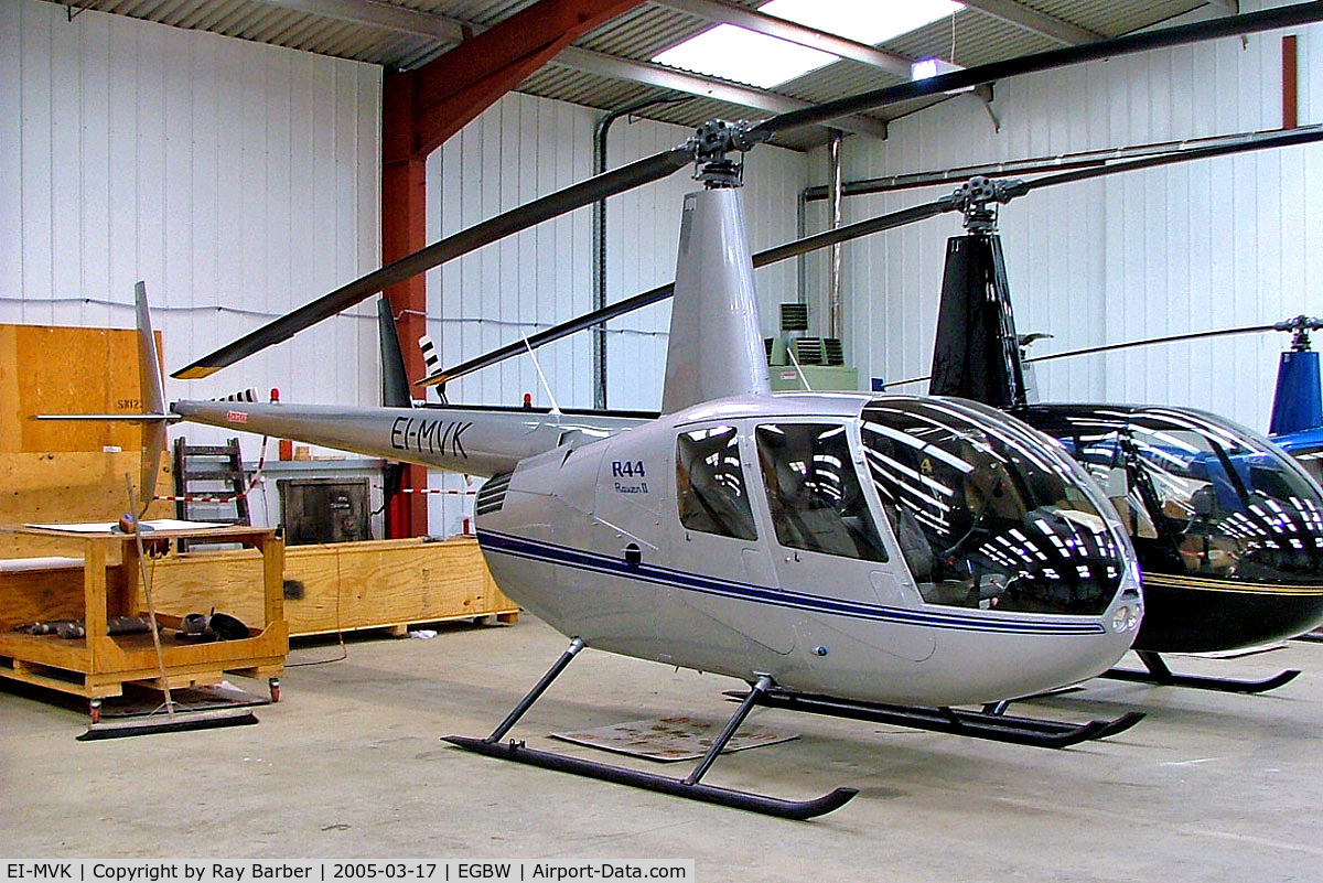 EI-MVK, Robinson R44 II C/N 10583, EI-MVK   Robinson R-44 Raven II [10583] Wellesbourne Mountford~G 17/03/2005