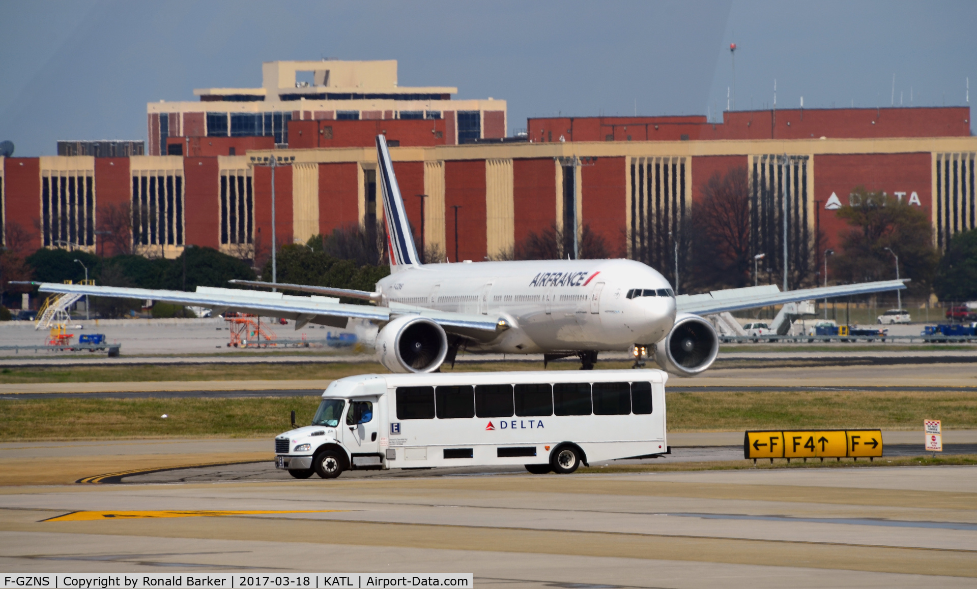 F-GZNS, 2015 Boeing 777-328/ER C/N 39970, Taxi to park Atlanta
