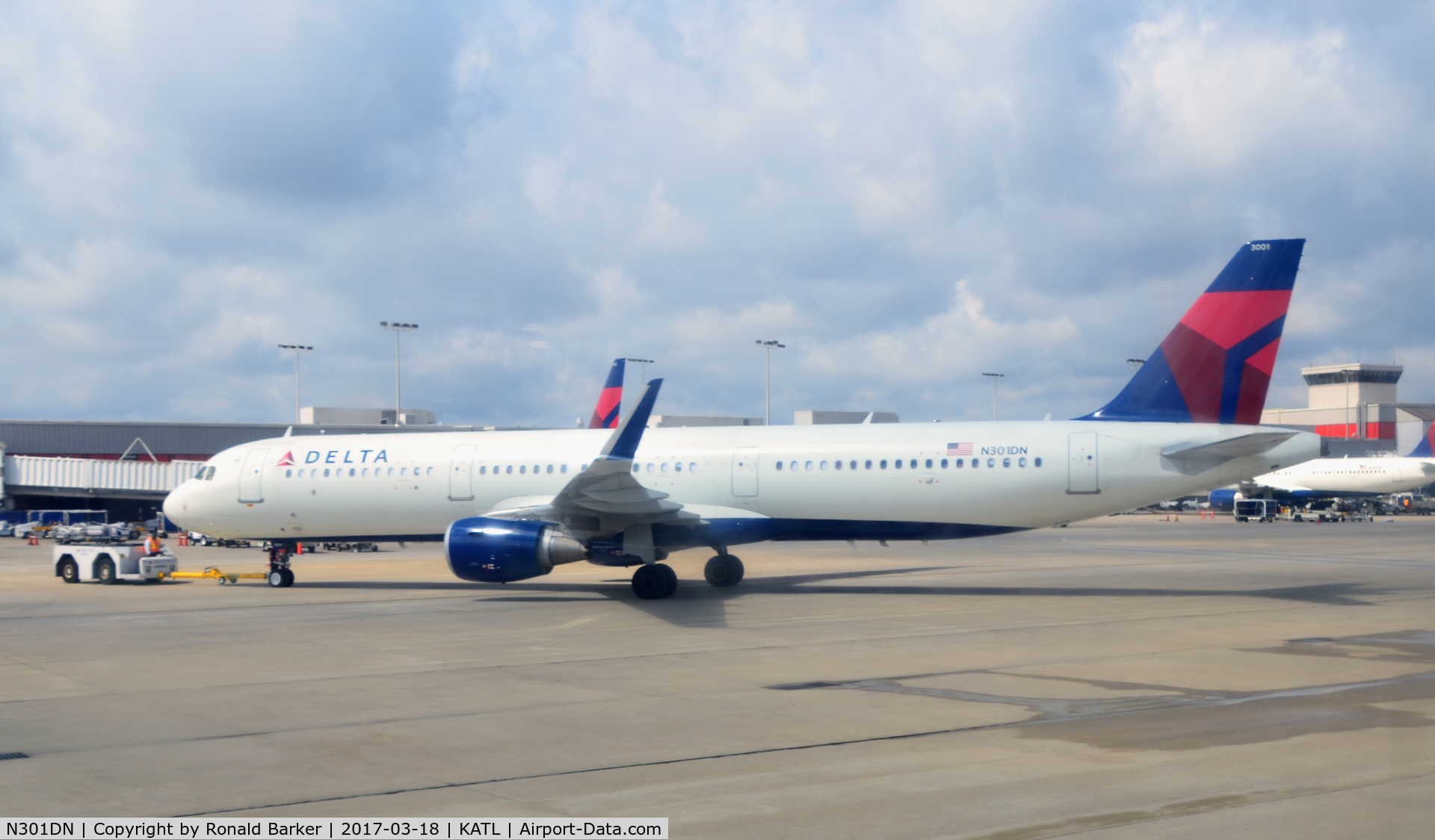 N301DN, 2016 Airbus A321-211 C/N 6923, Pushback Atlanta