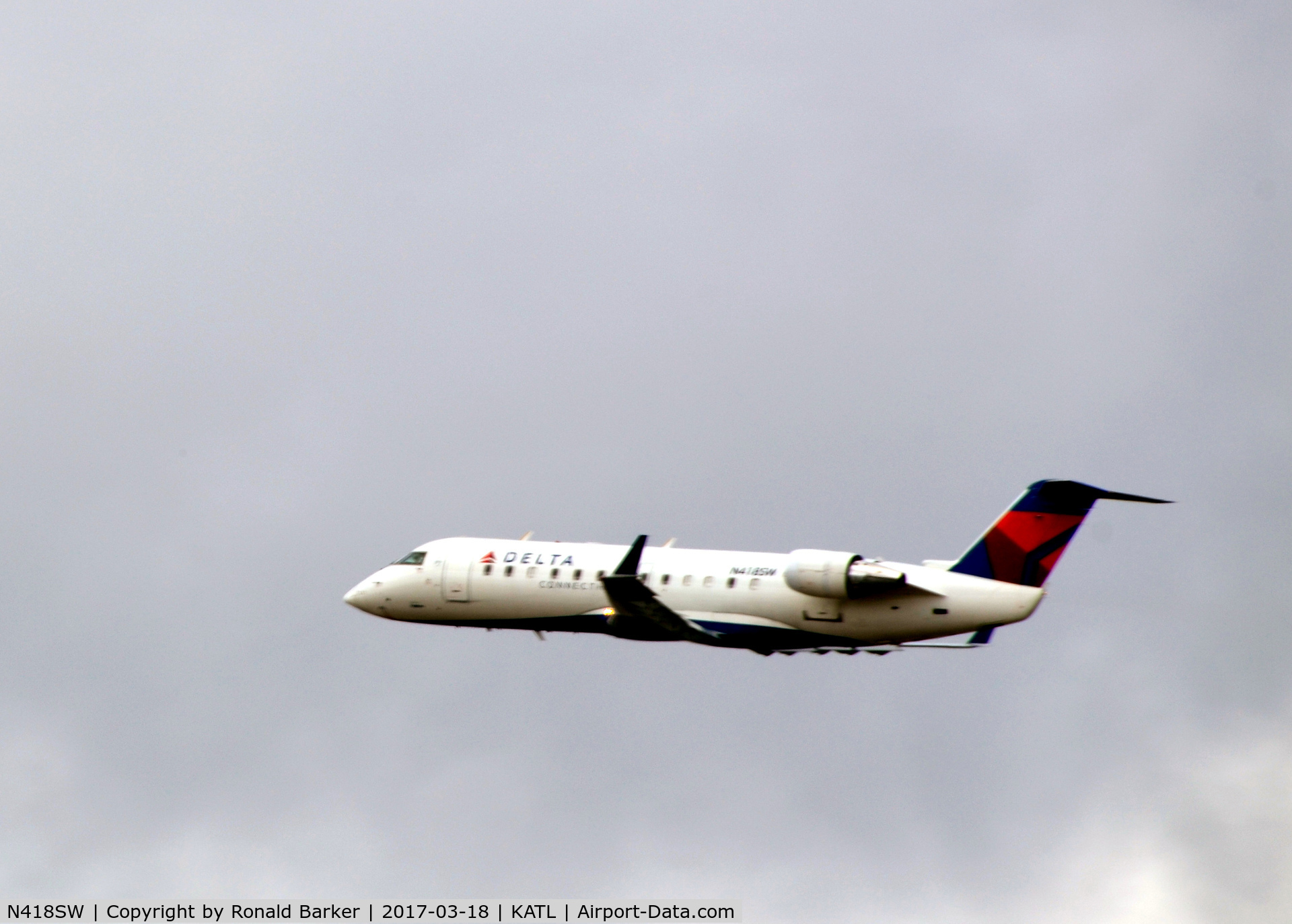 N418SW, 2000 Bombardier CRJ-200LR (CL-600-2B19) C/N 7446, Takeoff Atlanta