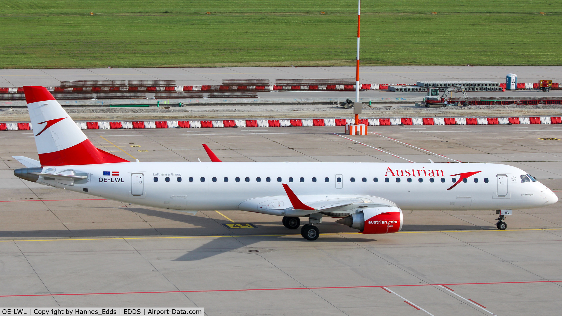 OE-LWL, 2012 Embraer 195LR (ERJ-190-200LR) C/N 19000532, Austrian Airways
