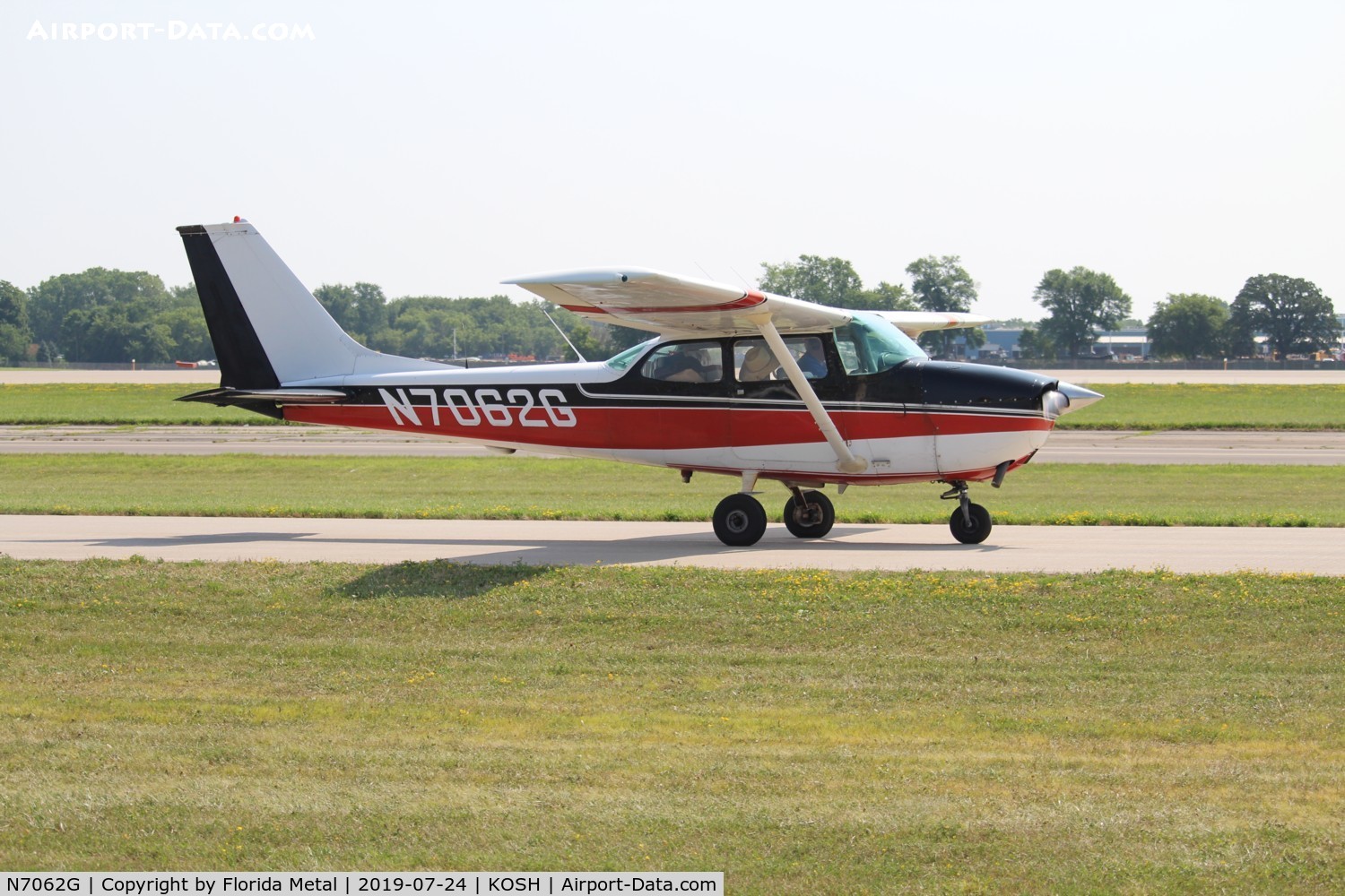 N7062G, 1969 Cessna 172K Skyhawk C/N 17258762, EAA OSH 2019