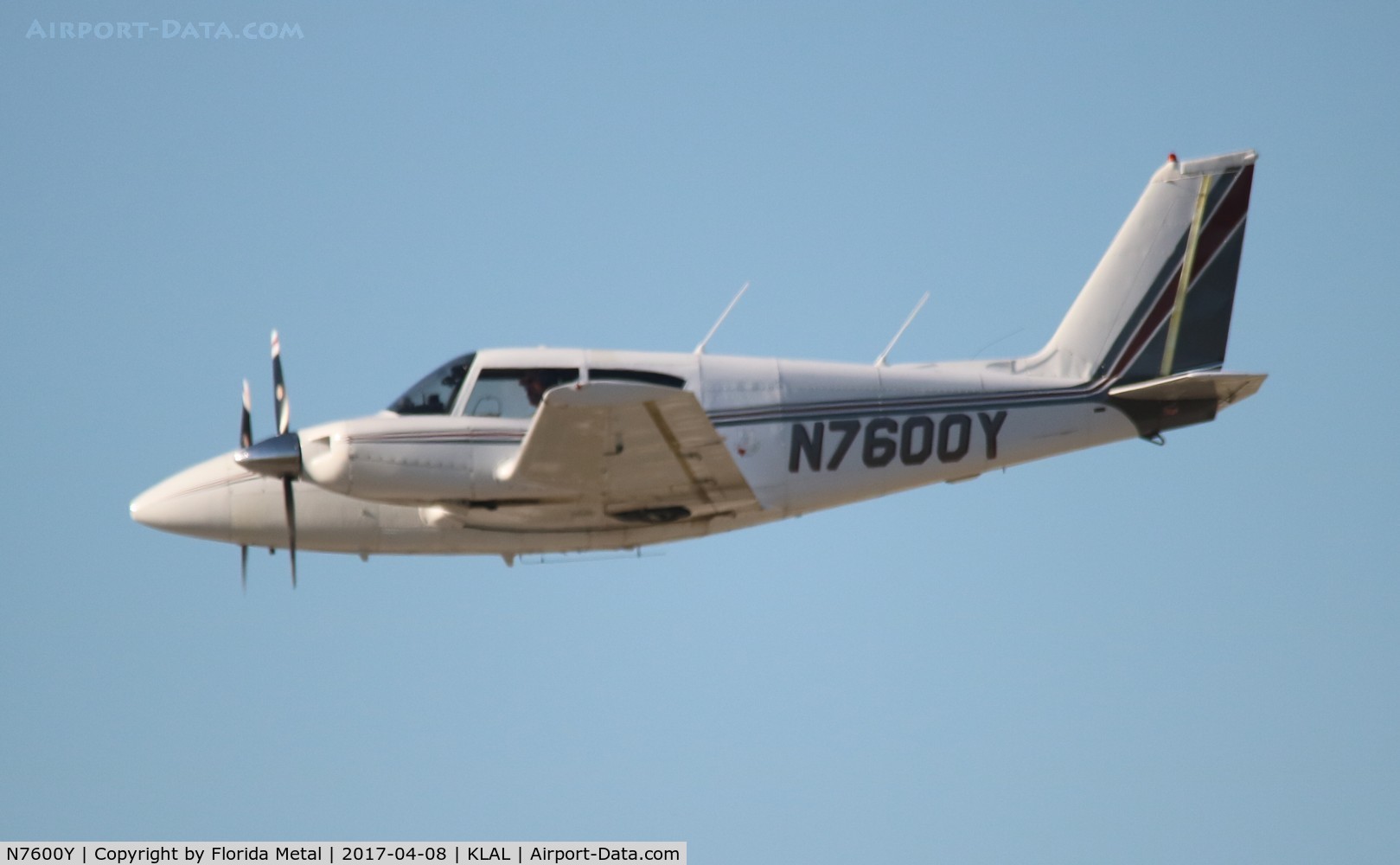N7600Y, 1964 Piper PA-30 Twin Comanche C/N 30-669, SNF LAL 2017