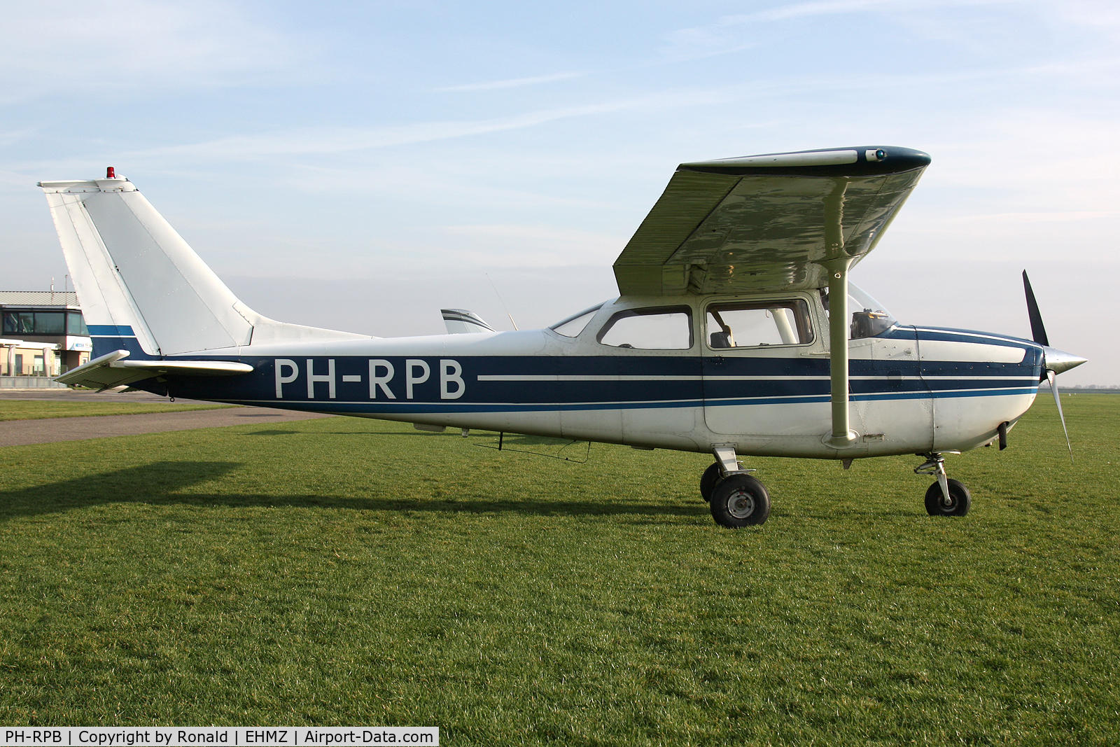 PH-RPB, Reims F172H Skyhawk C/N 0568, at ehmz