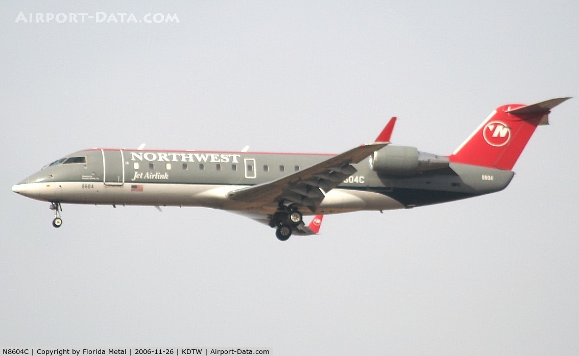 N8604C, 2002 Bombardier CRJ-200 (CL-600-2B19) C/N 7604, DTW spotting 2006