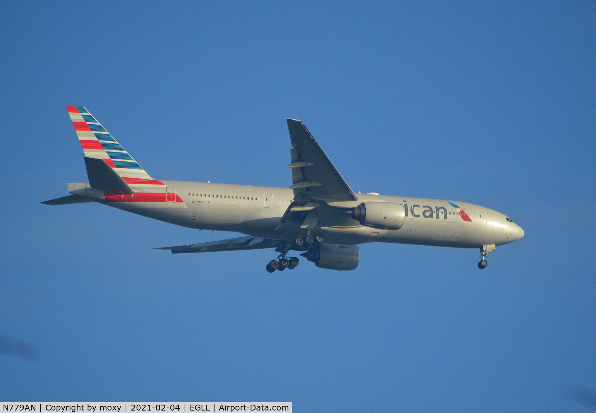 N779AN, 1999 Boeing 777-223 C/N 29955, Boeing 777-223 on finals to runway 9R at London Heathrow.