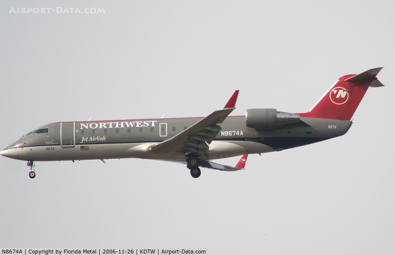 N8674A, 2002 Bombardier CRJ-200ER (CL-600-2B19) C/N 7674, DTW spotting 2006