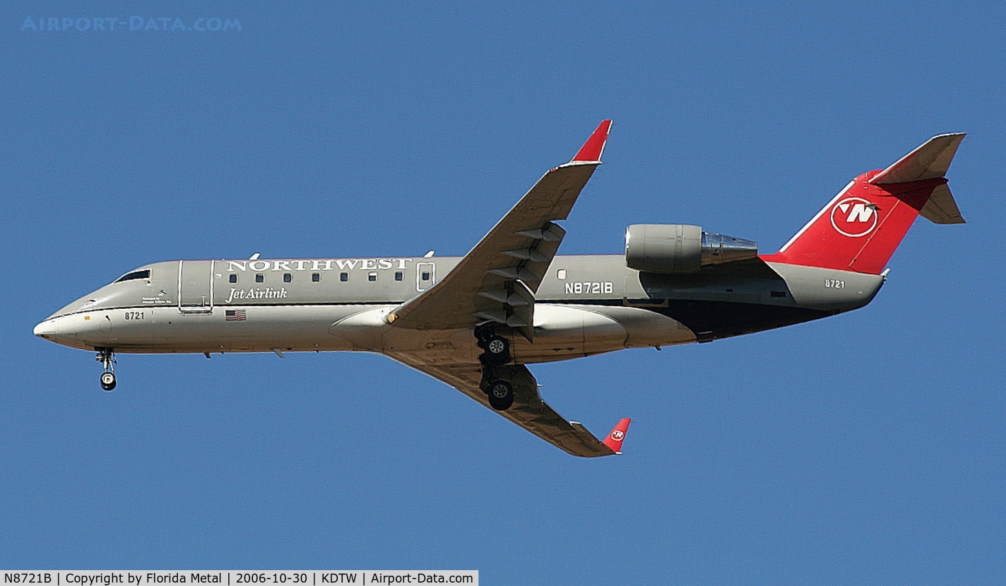 N8721B, 2002 Canadair CRJ-440 (CL-600-2B19) Regional Jet C/N 7721, DTW spotting 2006