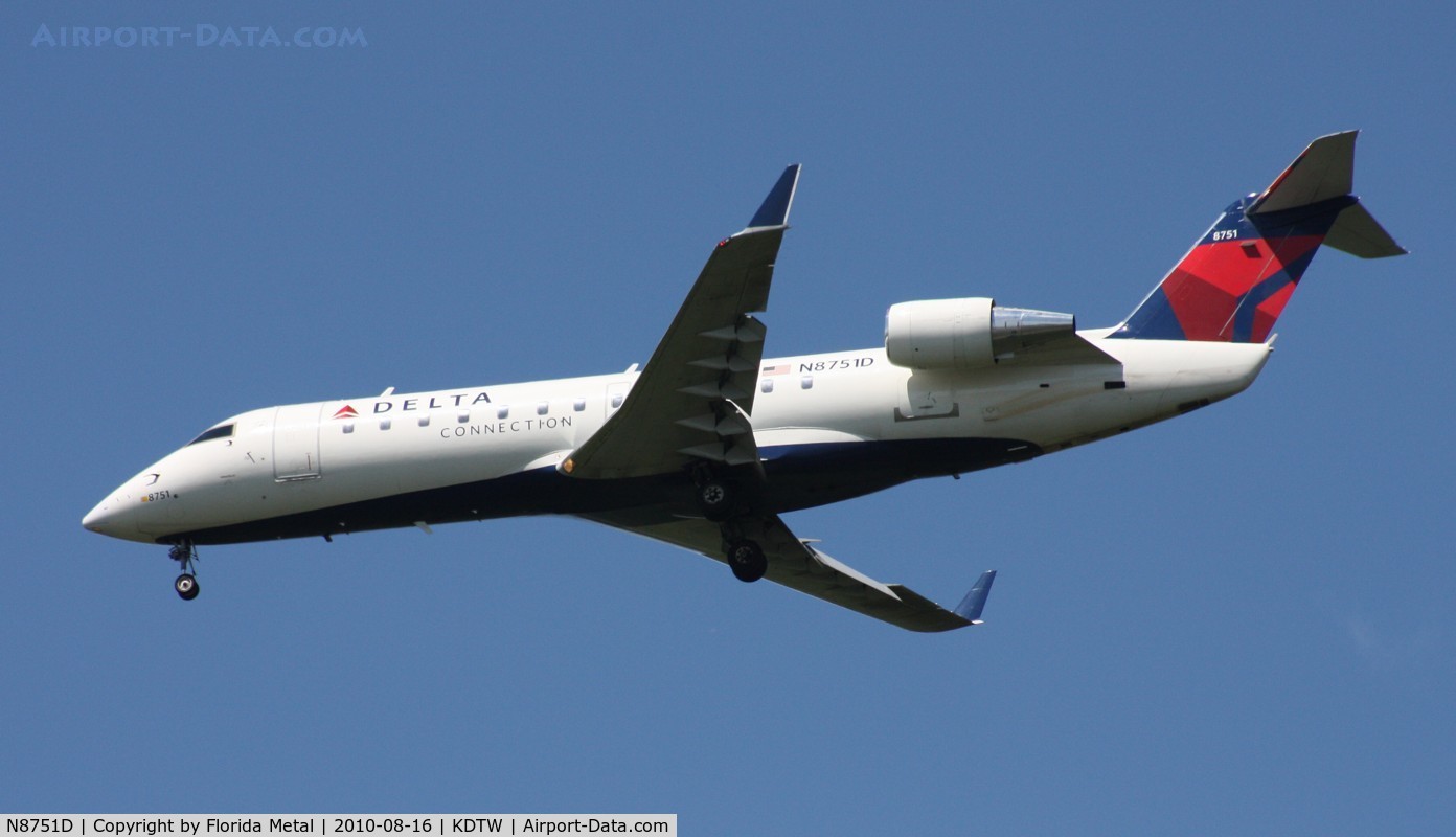 N8751D, 2003 Canadair CRJ-200 (CL-600-2B19) C/N 7751, DTW spotting 2010