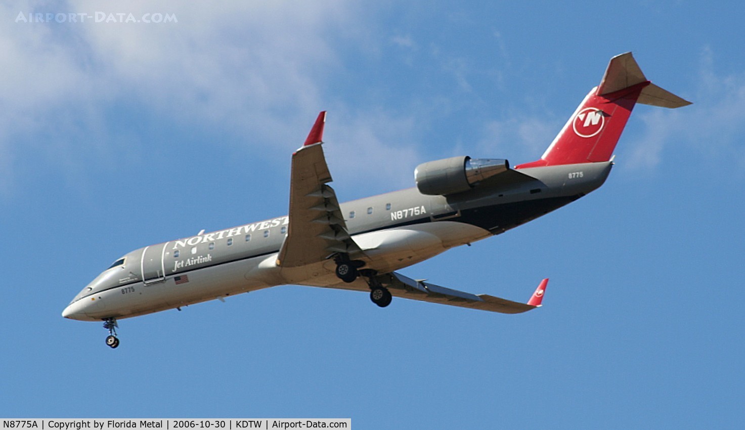 N8775A, 2003 Canadair CRJ-440 (CL-600-2B19) Regional Jet C/N 7775, DTW spotting 2006