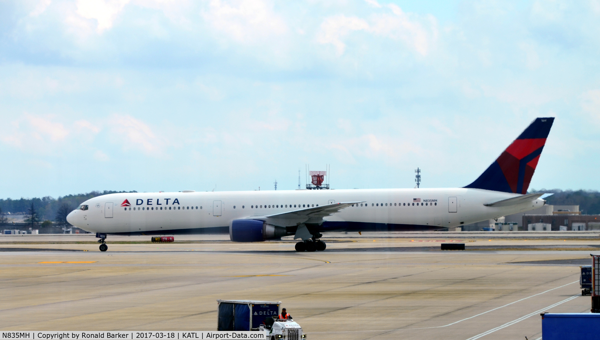N835MH, 2000 Boeing 767-432/ER C/N 29708, Taxi Atlanta