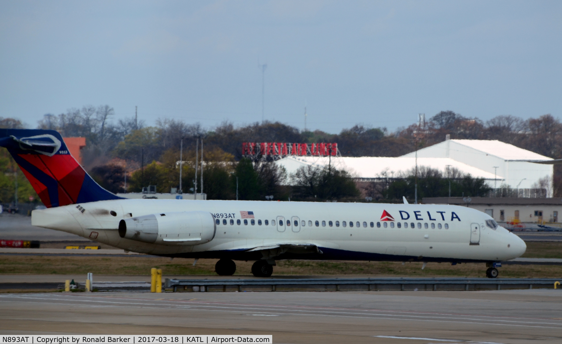 N893AT, 2004 Boeing 717-200 C/N 55045, Taxi for takeoff Atlanta
