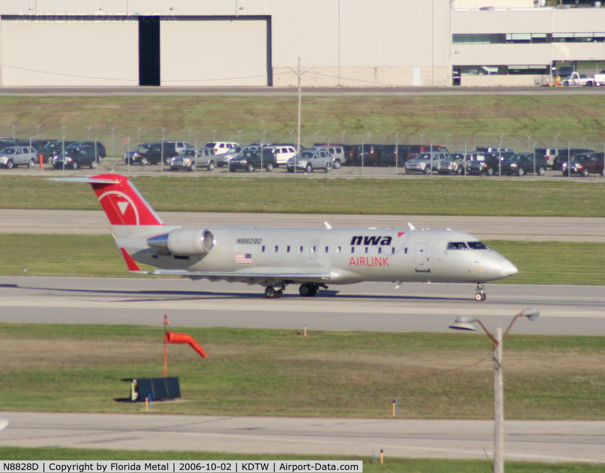N8828D, 2003 Bombardier CRJ-200LR (CL-600-2B19) C/N 7828, DTW spotting 2006
