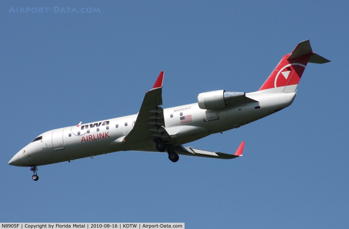 N8905F, 2004 Bombardier CRJ-200 (CL-600-2B19) C/N 7905, DTW spotting 2010