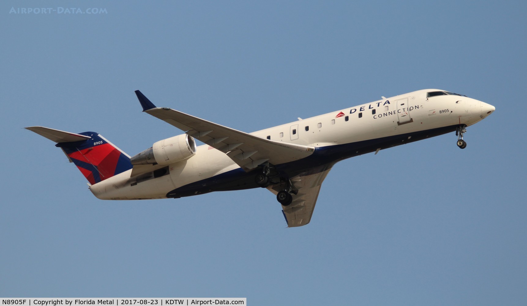 N8905F, 2004 Bombardier CRJ-200 (CL-600-2B19) C/N 7905, DTW spotting 2017