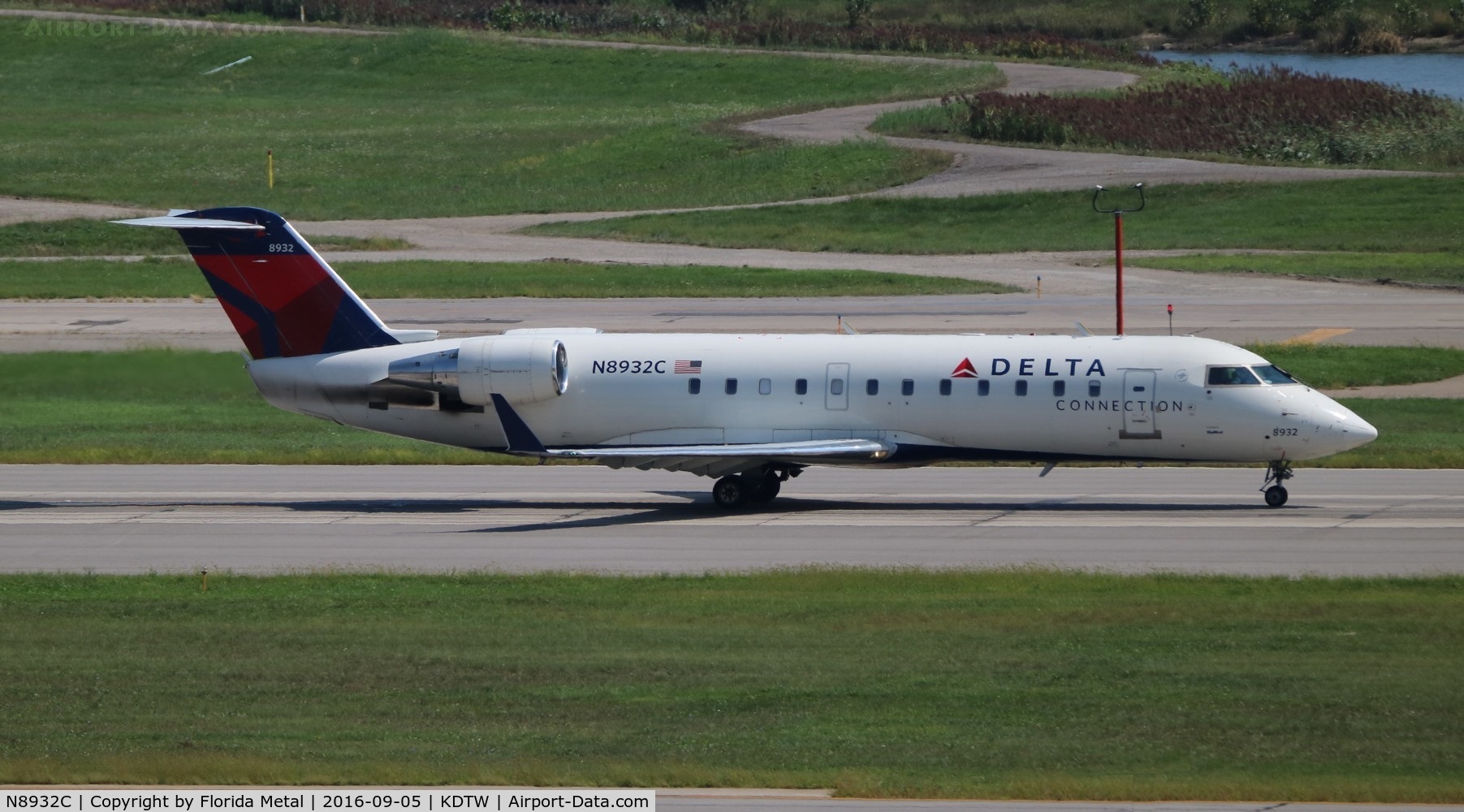 N8932C, 2004 Bombardier CRJ-200 (CL-600-2B19) C/N 7932, DTW spotting 2016