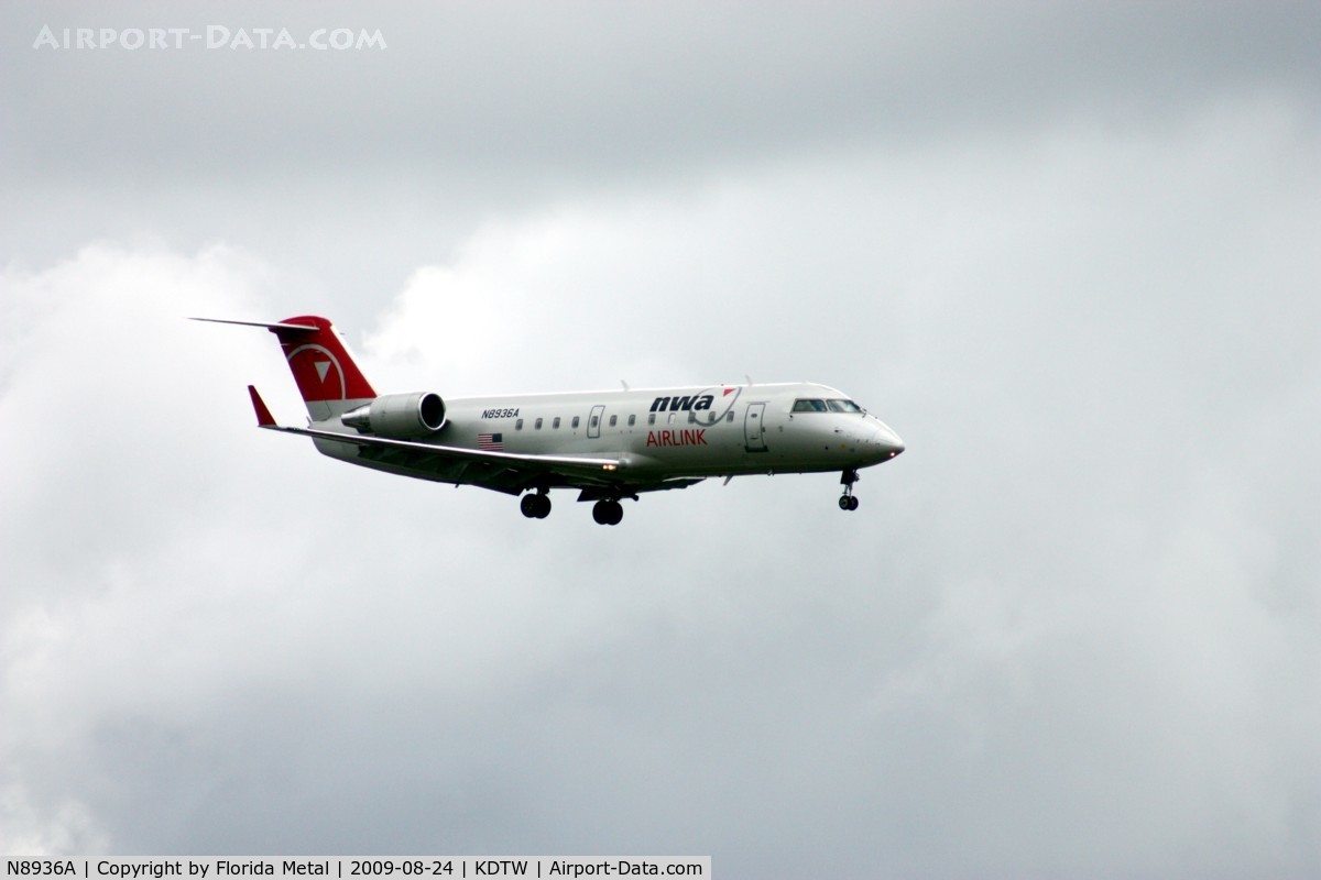 N8936A, 2004 Bombardier CRJ-200 (CL-600-2B19) C/N 7936, DTW spotting 2009