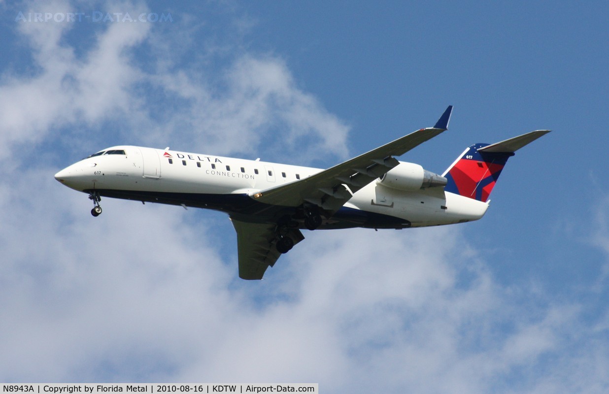N8943A, 2004 Bombardier CRJ-200 (CL-600-2B19) C/N 7943, DTW spotting 2010