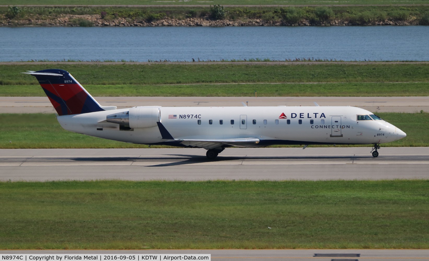 N8974C, 2004 Canadair CRJ-200LR (CL-600-2B19) C/N 7974, DTW spotting 2016