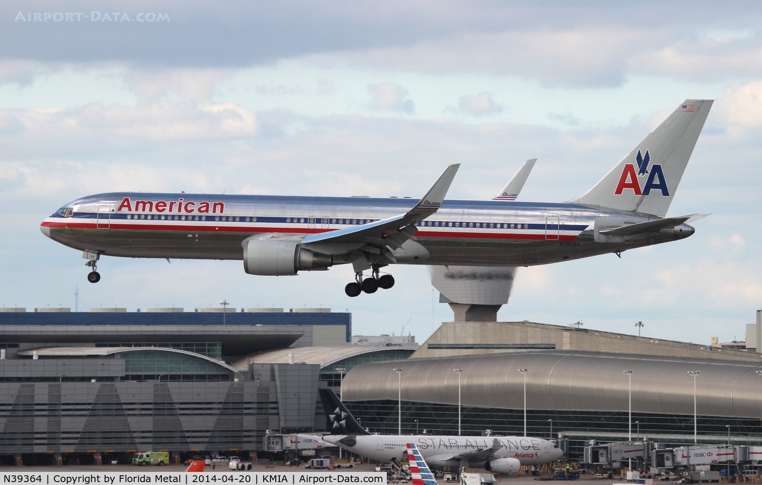 N39364, 1988 Boeing 767-323 C/N 24045, MIA spotting 2014