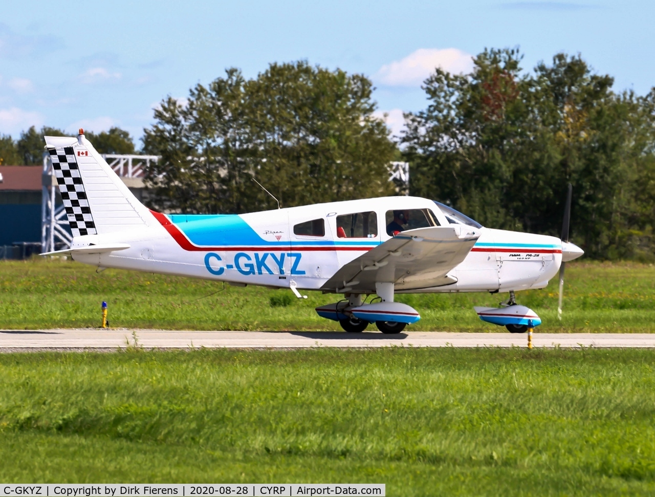 C-GKYZ, Piper PA-28- 151 Cherokee Warrior C/N 28-7415097, Departing from Carp