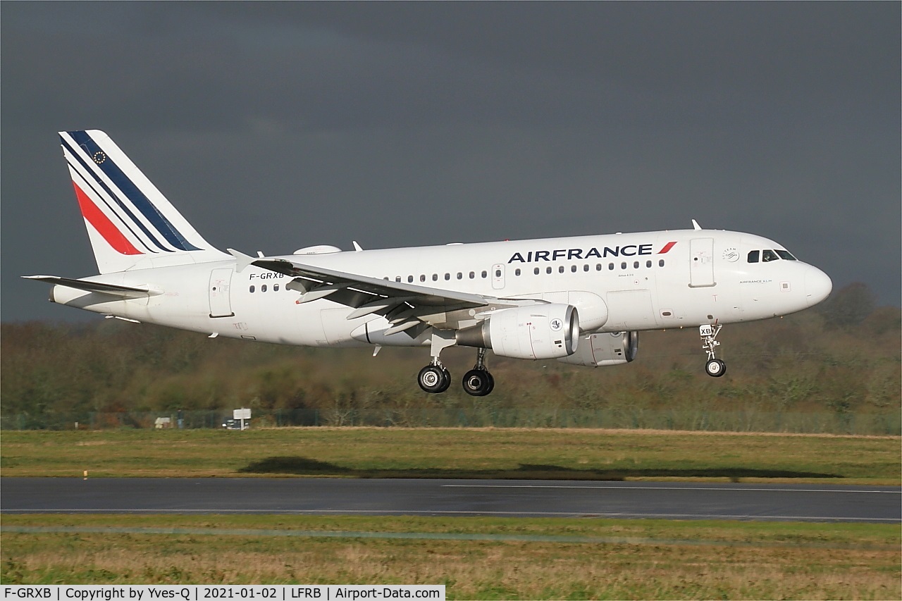 F-GRXB, 2001 Airbus A319-111 C/N 1645, Airbus A319-11, Landing rwy 07R, Brest-Bretagne airport (LFRB-BES)