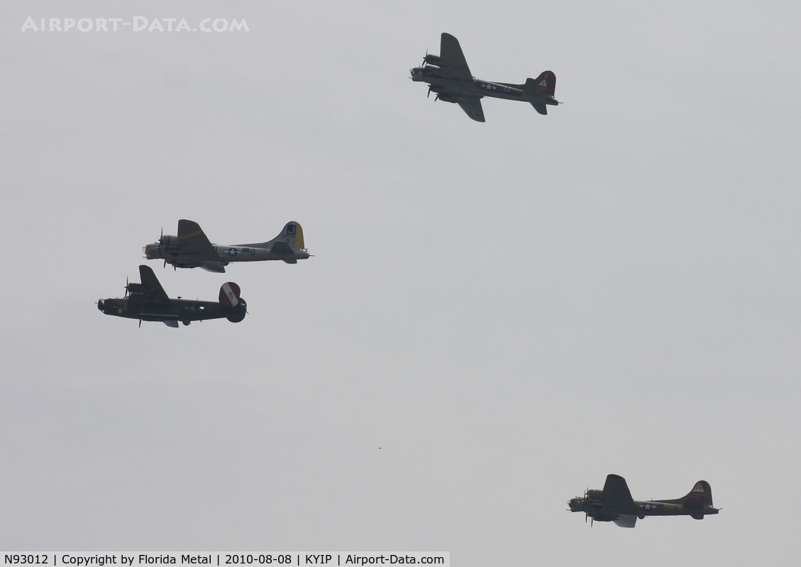 N93012, 1944 Boeing B-17G-30-BO Flying Fortress C/N 32264, TOM YIP 2010