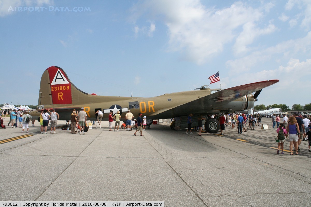 N93012, 1944 Boeing B-17G-30-BO Flying Fortress C/N 32264, TOM YIP 2010