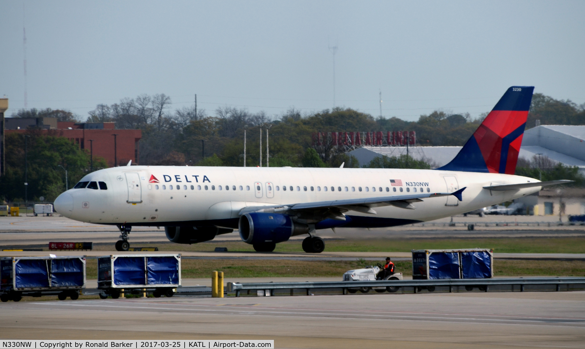 N330NW, 1992 Airbus A320-211 C/N 307, Taxi Atlanta