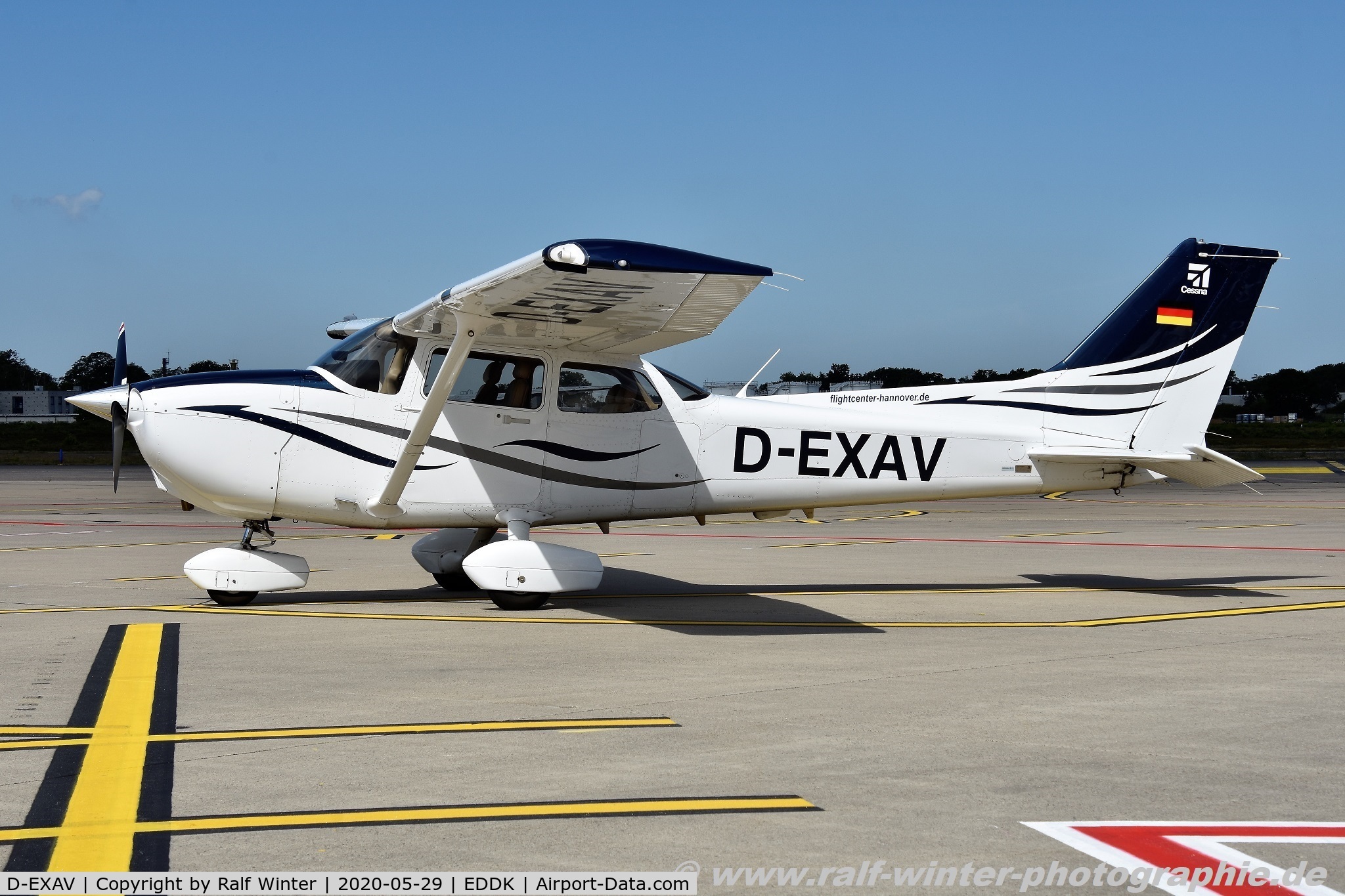 D-EXAV, Cessna 172S SP C/N 172S10953, Cessna 172S - Flight Center Hannover - 172S10953 - D-EXAV - 29.05.2020 - CGN