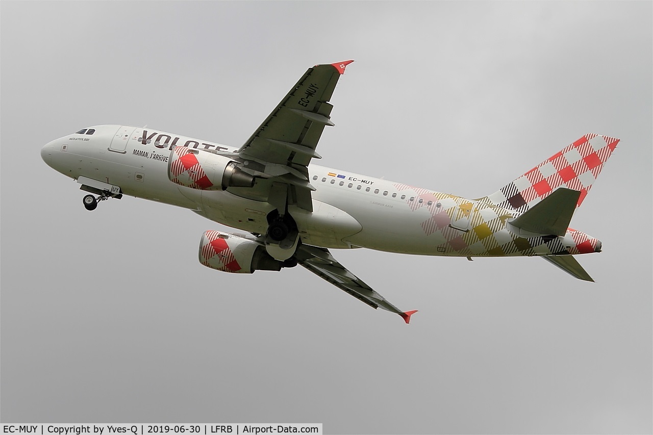 EC-MUY, 2003 Airbus A319-111 C/N 2050, Airbus A319-111, Take off rwy 25L, Brest-Bretagne airport (LFRB-BES)