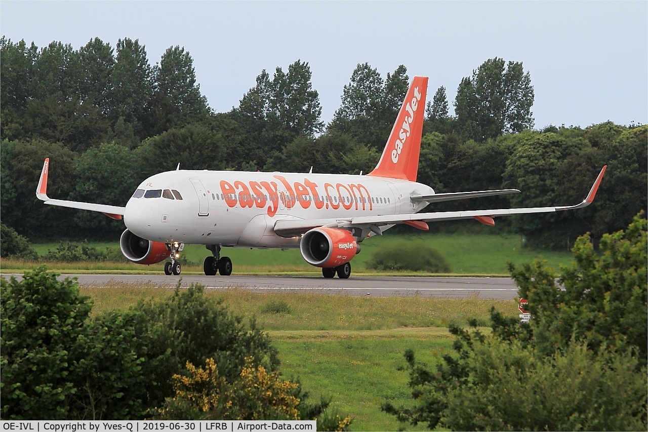 OE-IVL, 2014 Airbus A320-214 C/N 6188, Airbus A320-214, Ready to take off rwy 25L, Brest-Bretagne airport (LFRB-BES)