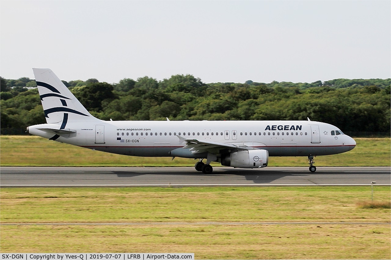 SX-DGN, 2006 Airbus A320-232 C/N 2828, Airbus A320-232, Take off run rwy 07R, Brest-Bretagne airport (LFRB-BES)