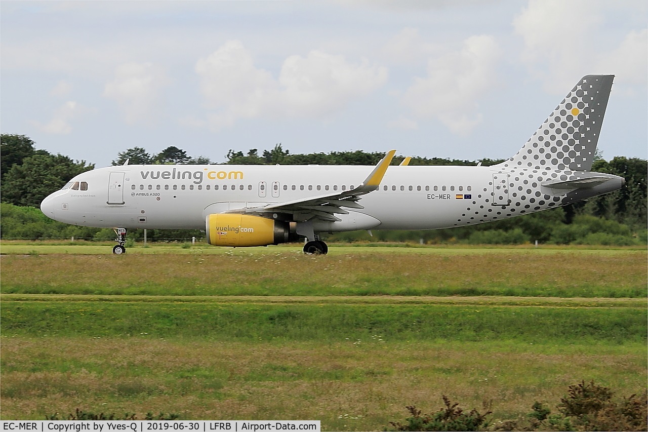 EC-MER, 2015 Airbus A320-232 C/N 6510, Airbus A320-232, Take off run rwy 25L, Brest-Bretagne airport (LFRB-BES)