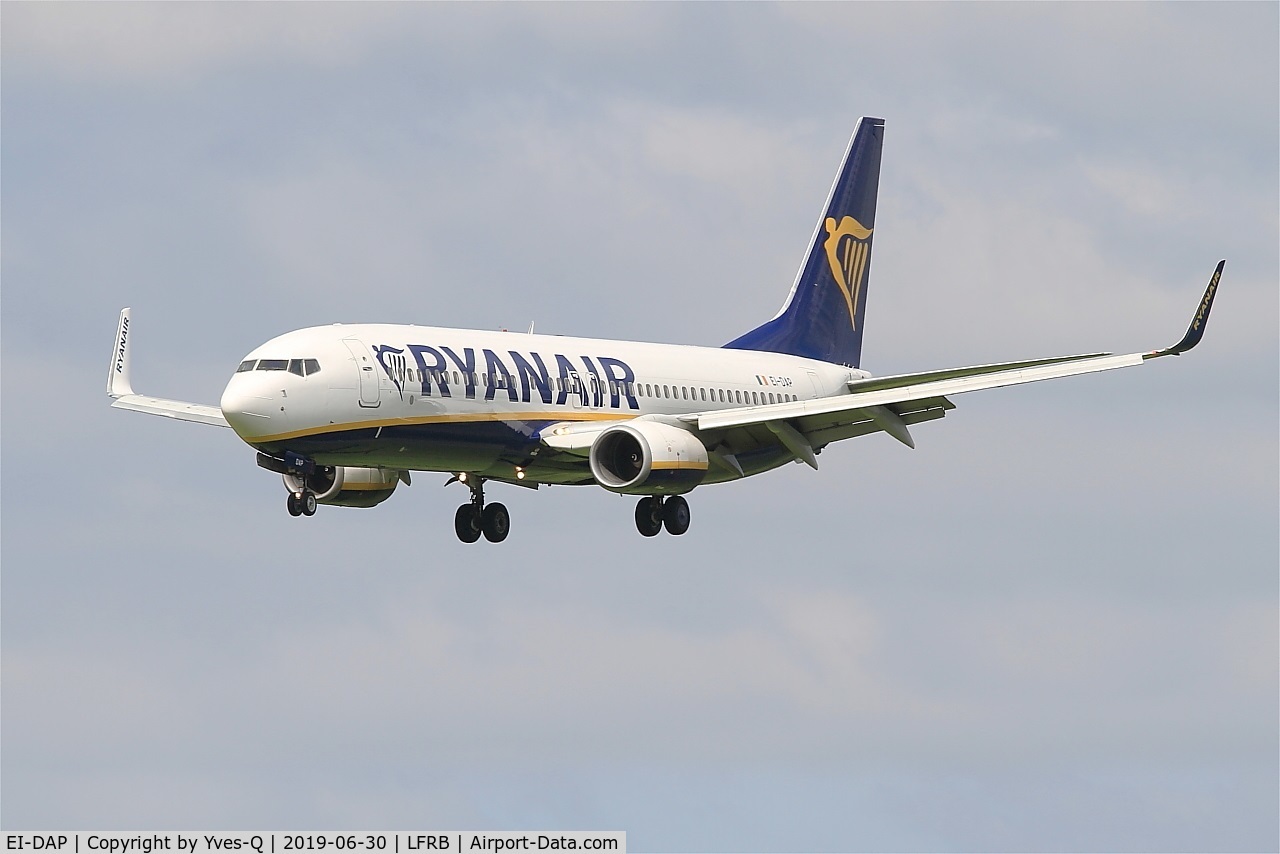 EI-DAP, 2003 Boeing 737-8AS C/N 33551, Boeing 737-8AS, Short approach rwy 25L, Brest-Bretagne airport (LFRB-BES)