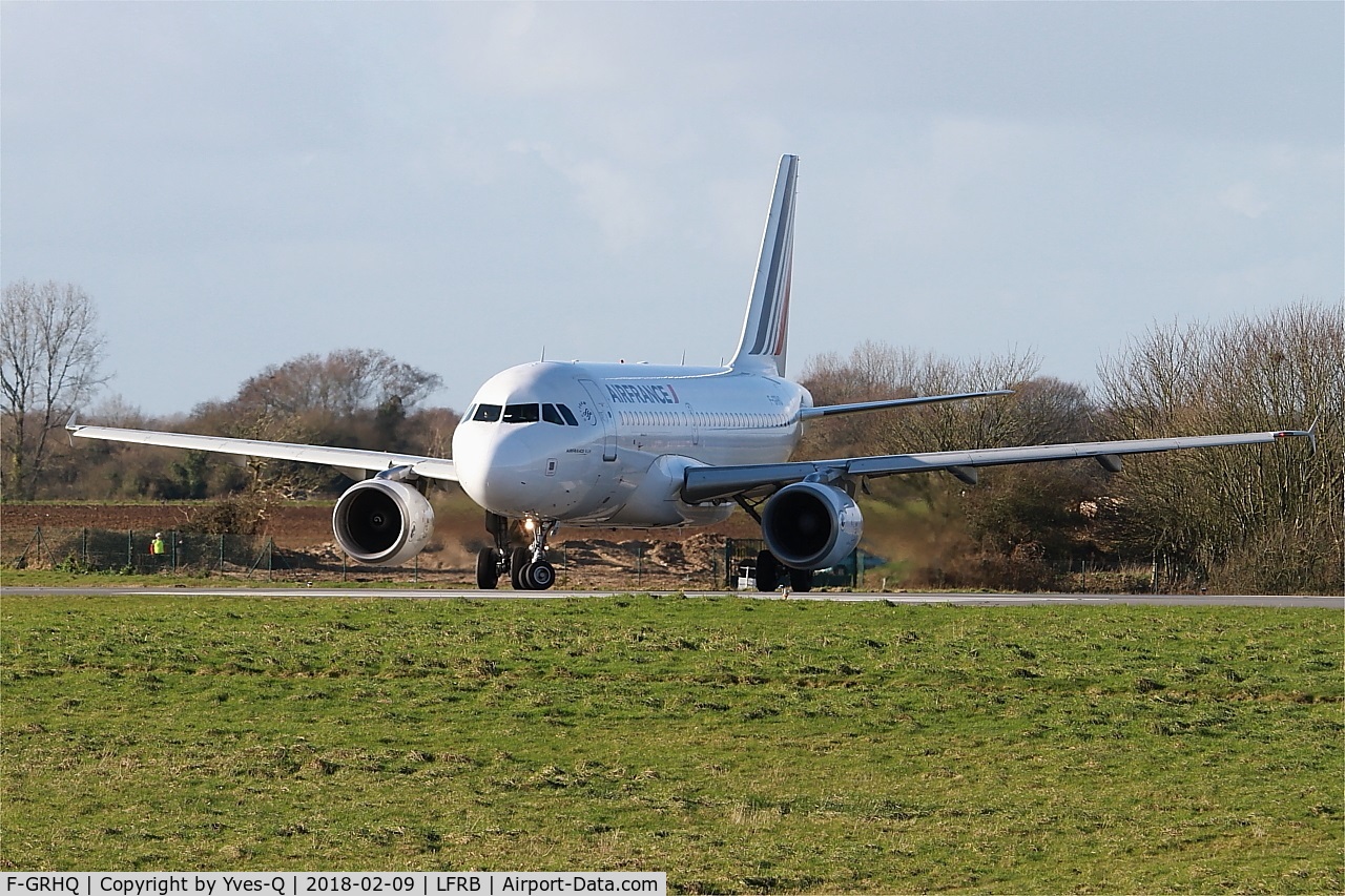 F-GRHQ, 2000 Airbus A319-111 C/N 1404, Airbus A319-111, U-Turn rwy 25L, Brest-Bretagne airport (LFRB-BES)