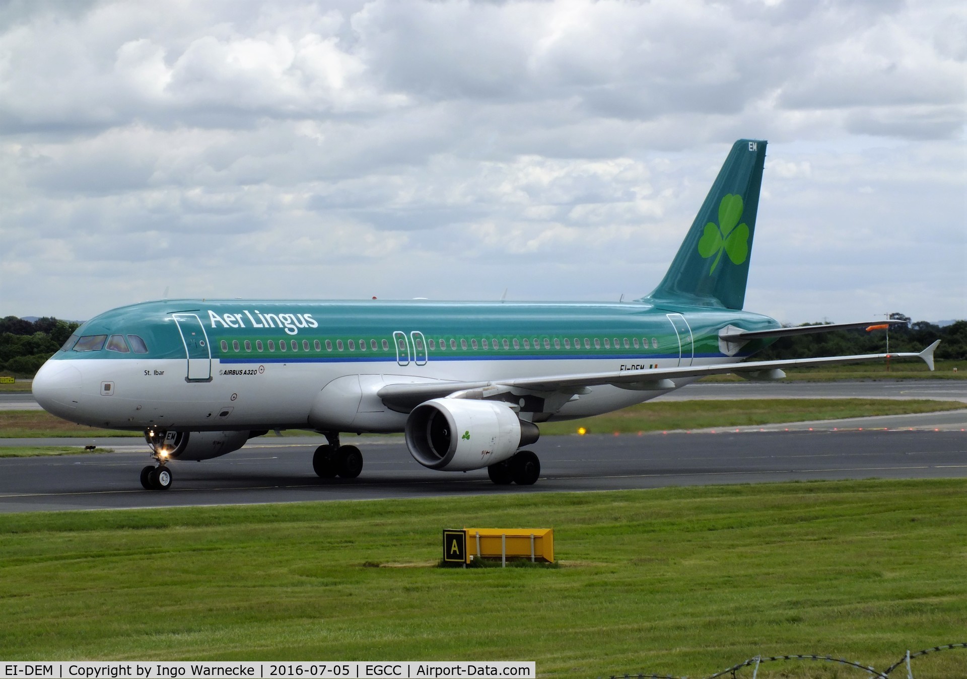 EI-DEM, 2005 Airbus A320-214 C/N 2411, Airbus A320-214 of Aer Lingus at Manchester airport