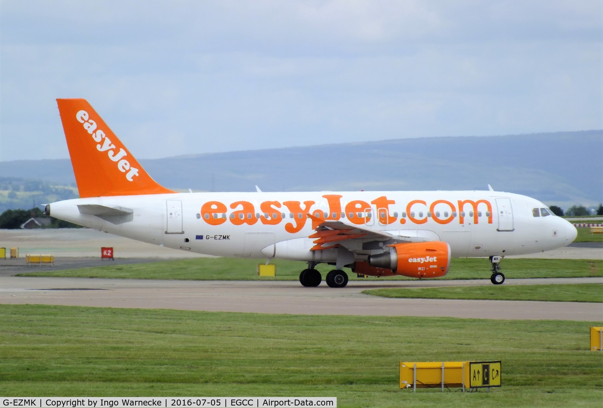 G-EZMK, 2004 Airbus A319-111 C/N 2370, Airbus A319-111 of easyJet at Manchester airport