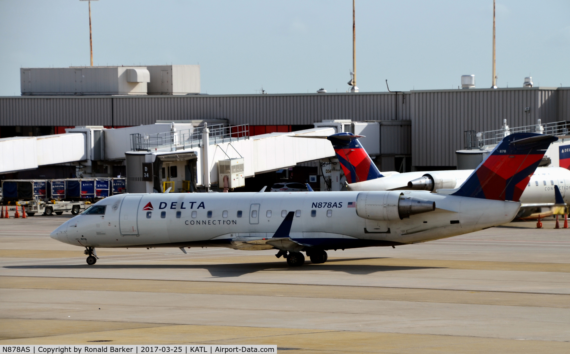 N878AS, 2002 Bombardier CRJ-200ER (CL-600-2B19) C/N 7590, Taxi for takeoff Atlanta