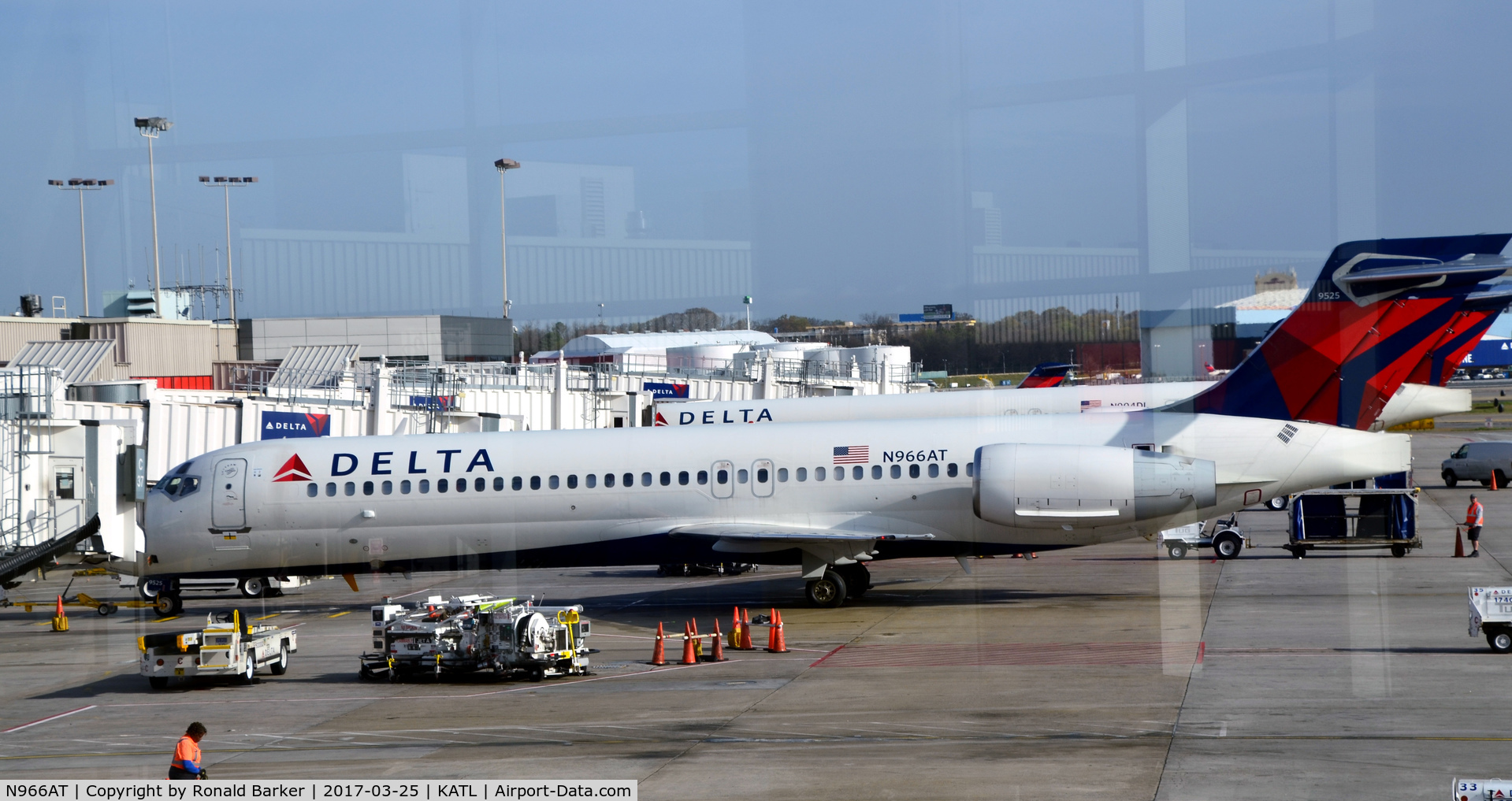 N966AT, 2001 Boeing 717-200 C/N 55027, Gate C37 Atlanta