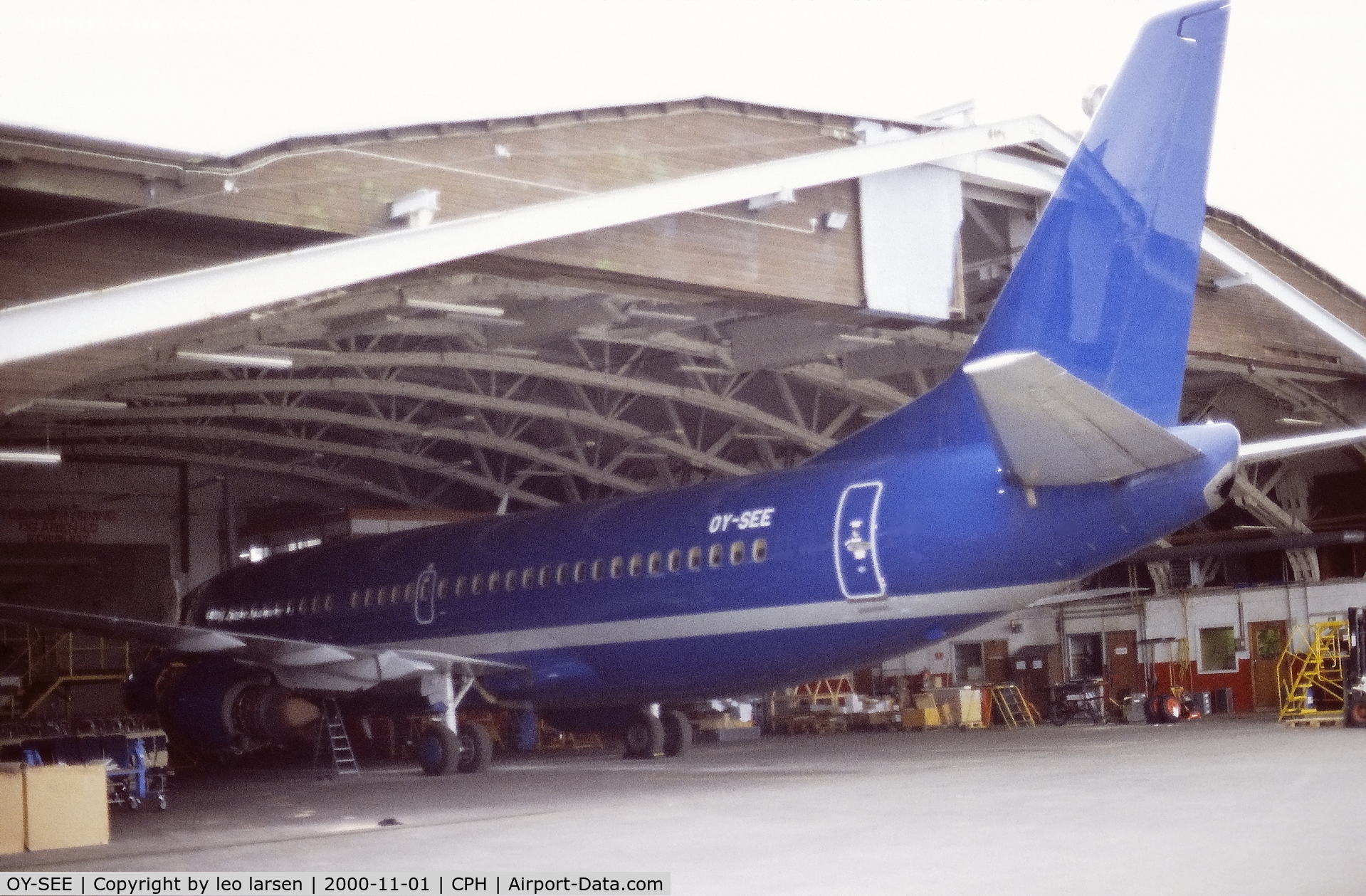 OY-SEE, 1989 Boeing 737-3Y0 C/N 24463, Copenhagen 1.11.2000 just to become TF-BBD Bluebird Cargo