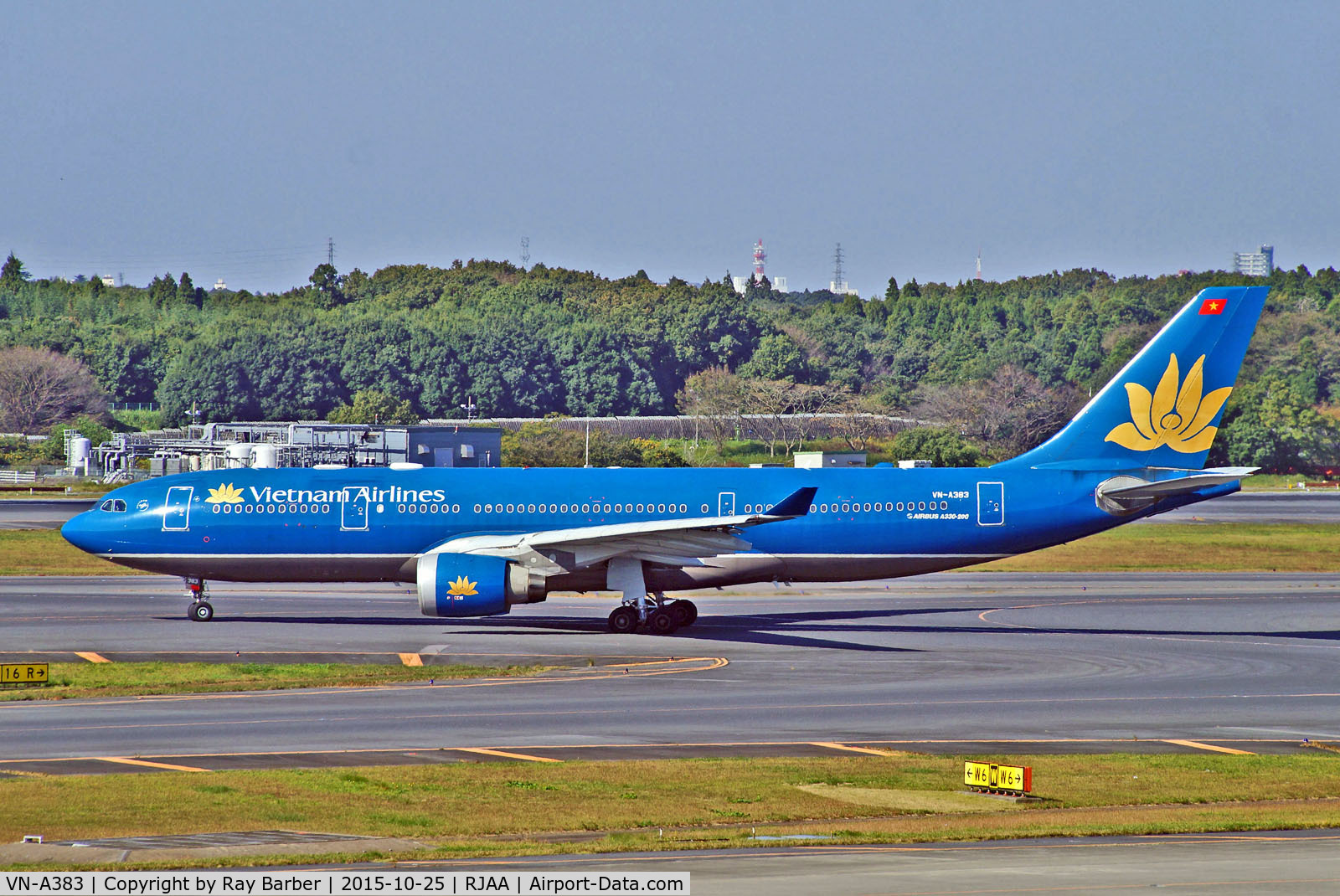 VN-A383, 2008 Airbus A330-223 C/N 946, VN-A383   Airbus A330-223 [946] (Vietnam Airlines) Tokyo-Narita~JA 25/10/2015
