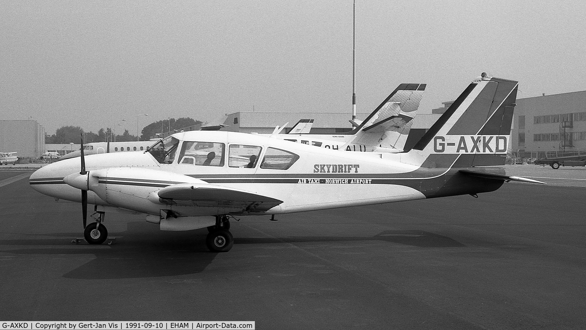 G-AXKD, 1969 Piper PA-23-250 Aztec D C/N 27-4293, At Schiphol East