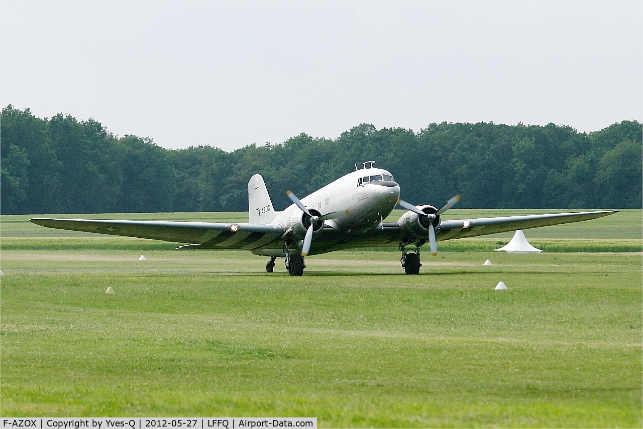 F-AZOX, 1945 Douglas DC-3C-S1C3G (C-47B-35-DK) C/N 16604, Douglas DC-3C-S1C3G, Take off run, La Ferté-Alais Airfield (LFFQ) Air show 2012