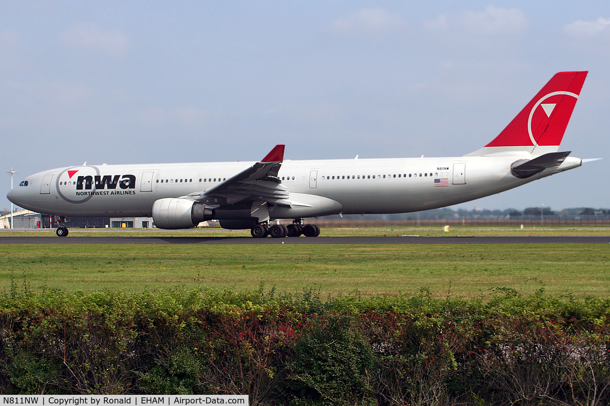 N811NW, 2005 Airbus A330-323 C/N 0690, at spl
