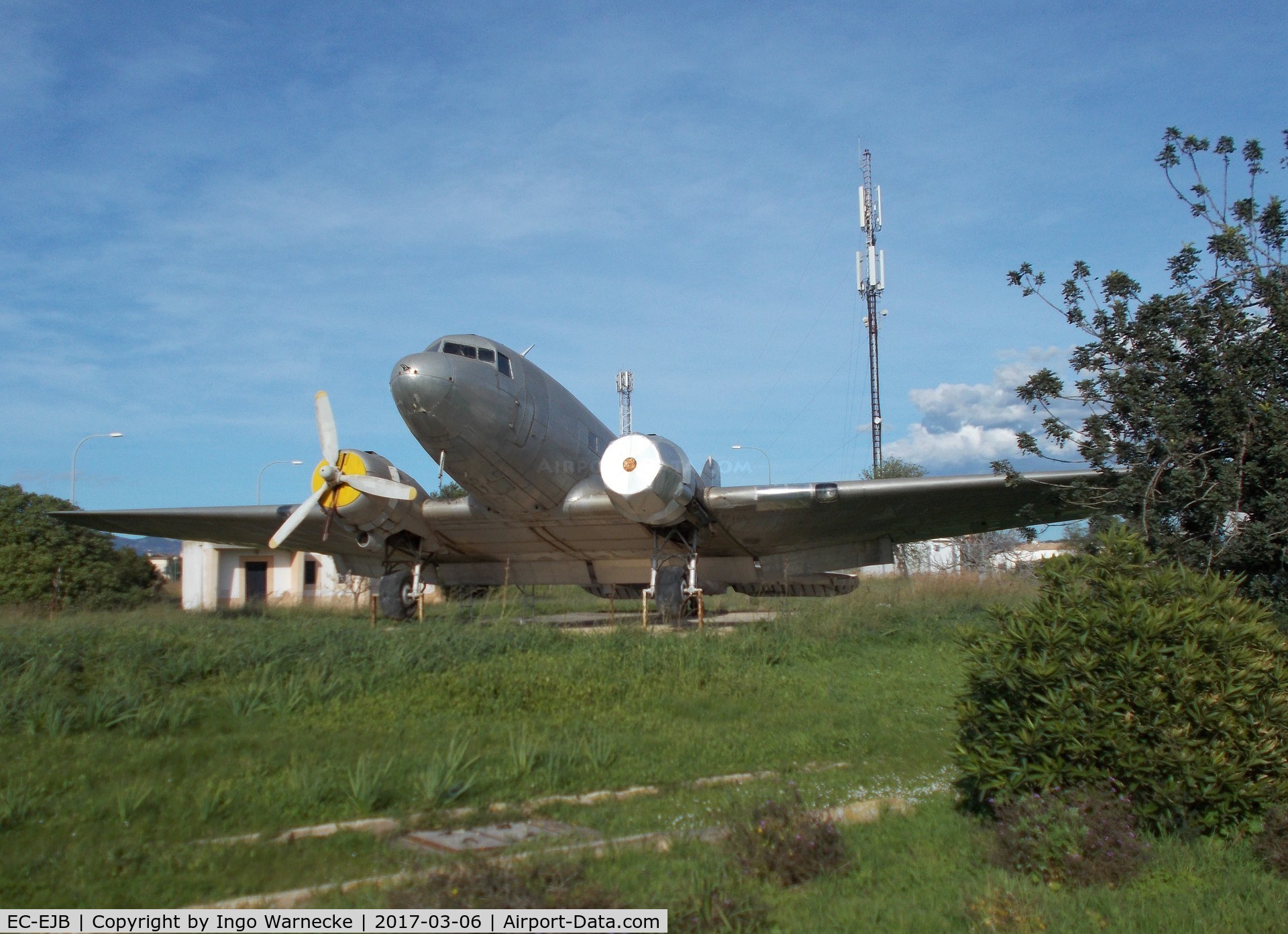 EC-EJB, 1942 Douglas C-47 C/N 4479, Douglas C-47B Skytrain (DC-3, minus port engine, cowling and prop) displayed at Mallorca's Son Bonet airport