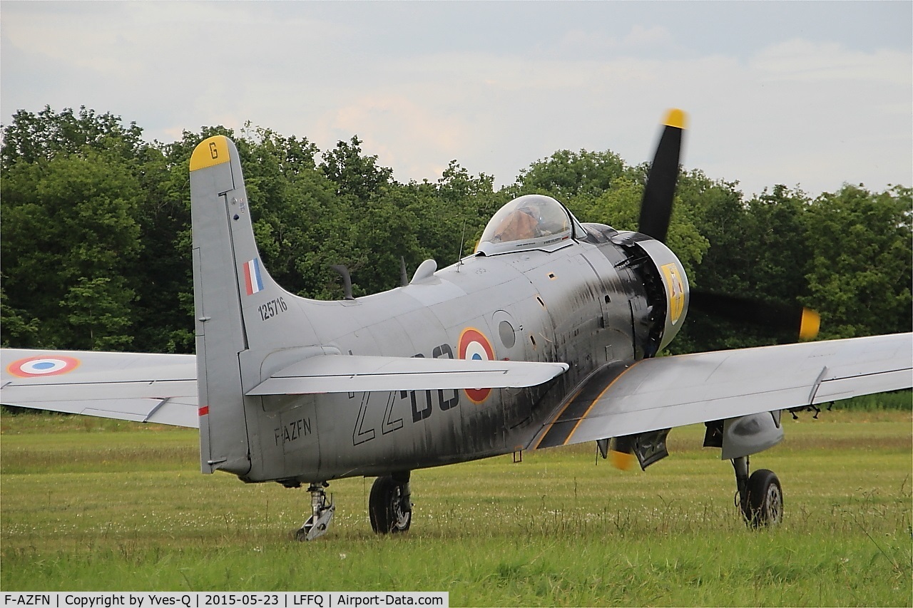 F-AZFN, Douglas AD-4N Skyraider C/N 7609, Douglas AD-4N Skyraider, Taxiing , La Ferté-Alais airfield (LFFQ) Airshow 2015