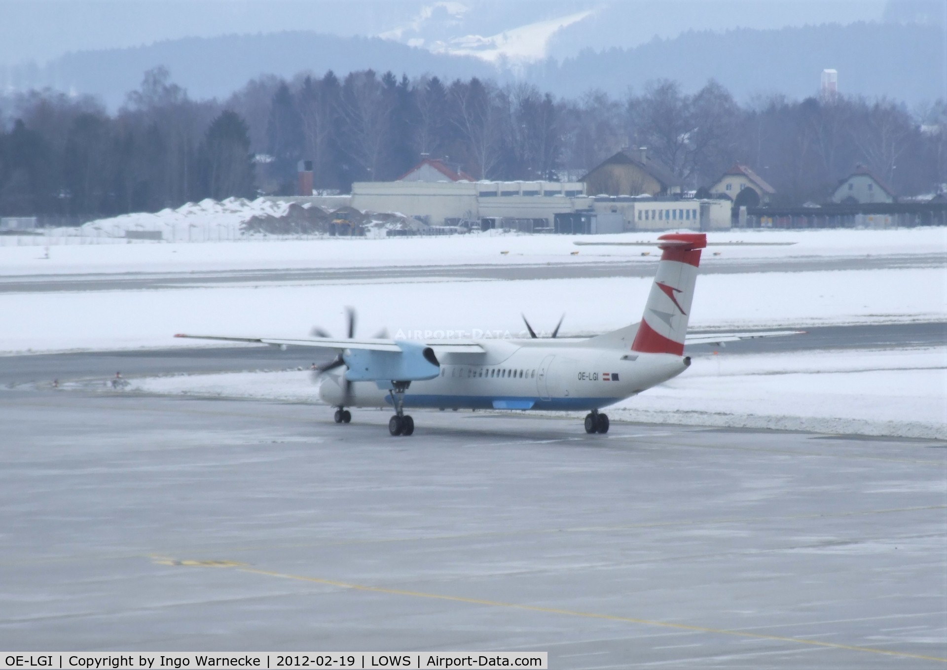 OE-LGI, 2004 De Havilland Canada DHC-8-402Q Dash 8 C/N 4100, De Havilland Canada DHC-8-402 (Dash 8) of Austrian arrows (Tyrolean)  at Salzburg airport